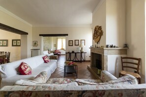 Villa | Living room - Classic Villa for Family With Pets (Bevagna)