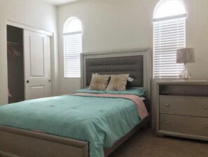 4 chambres, bureau, Wi-Fi, draps fournis