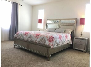 4 bedrooms, desk, WiFi, bed sheets