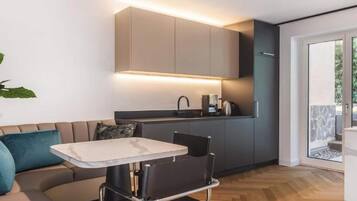 Apartemen | Dapur pribadi | Kompor, mesin pencuci piring, dan mesin pembuat kopi/teh