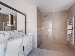 Apartment | Badezimmer | Dusche