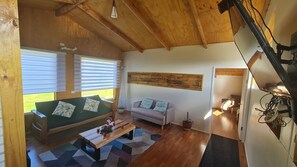 Panoramic House, River View, Mountainside