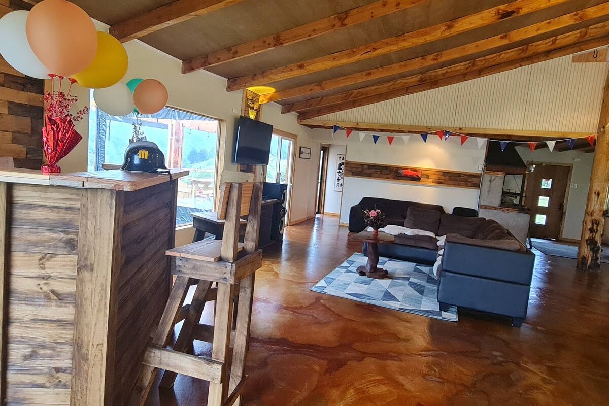 Panoramic House, River View, Mountainside | Living area | Computer monitors