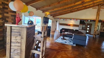 Panoramic House, River View, Mountainside | Living area | Computer monitors