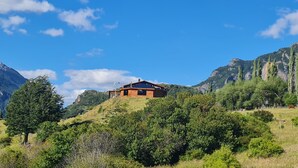 Panoramic House, River View, Mountainside | Bathroom - Confluencia  Rio emperador (Aysén)