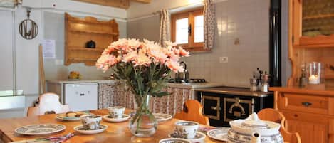 Chalet | Tempat makan