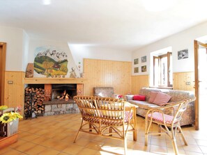 Chalet | Dining