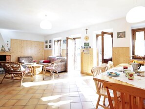 Chalet | Tempat makan