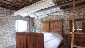 Rumah | 4 kamar tidur dan dilengkapi dengan perabotan berbeda-beda