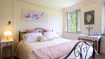 House | 4 bedrooms, individually furnished, bed sheets