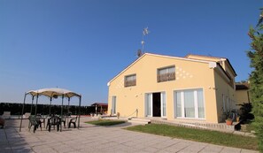 Villa | Exterior - Venetian Villa With Pool and Sauna (Codevigo)