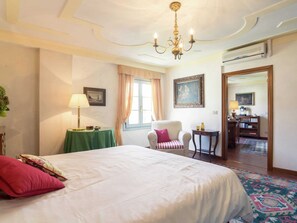 House | 4 bedrooms, individually furnished, bed sheets - Villa in Venice With Private Pool & Park (Piombino Dese)