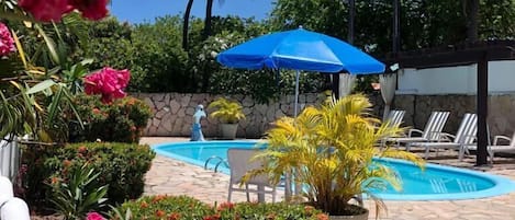 2 piscinas al aire libre, sillones reclinables de piscina