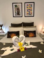 Habitación Confort | Ropa de cama hipoalergénica, tabla de planchar con plancha, wifi gratis