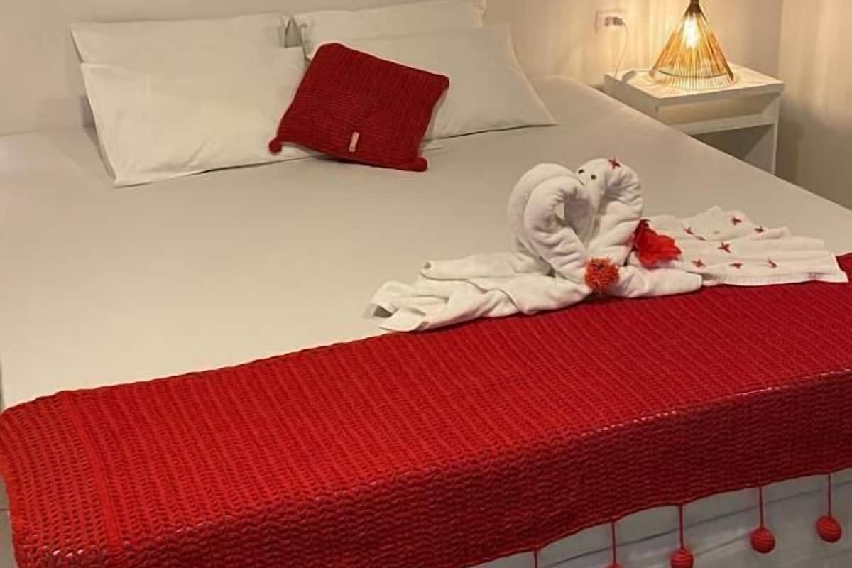 Ropa de cama hipoalergénica y tabla de planchar con plancha