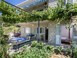 Apartment | Exterior - Apartments Olive - Comfort One Bedroom Apartment With Terrace and Sea View - Popolica 50 (Zupa dubrovacka)
