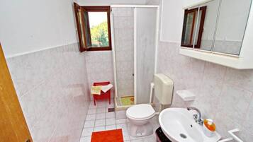 Apartment | Bathroom