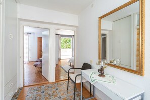 Interior - Apartment Begovica - Two Bedroom Apartment With Terrace and Sea View (Dubrovnik)