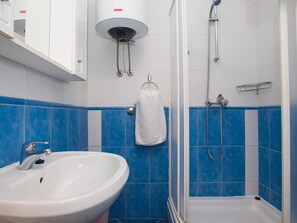 Apartment | Badezimmer | Dusche, Haartrockner