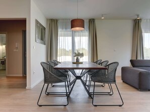 Villa | Dining - Apartment in Croatia Near Stunning Beaches (Marcana)