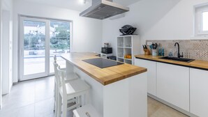 House | Private kitchen - Holiday Home in Bilice With Pool (Bilice)
