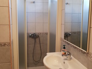 Departamento | Baño | Regadera y secadora de cabello 