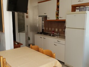 Appartamento | Cucina privata | Frigorifero, piano cottura