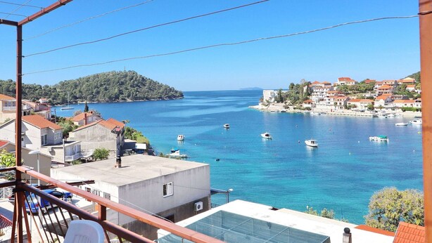 A coastal town with clear blue waters, boats, and buildings with red roofs. - Apartments Peselj-one Bedroom Apartment With Balcony and Sea View (Smokvica)