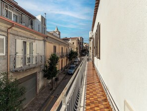 House | Balcony