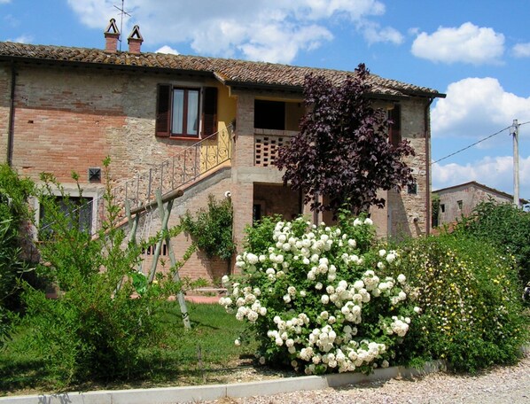 Apartment | Exterior - Holiday Home for Families in Umbrian (Perugia)
