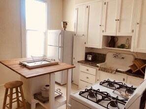 冰箱、微波炉、烤箱、炉灶