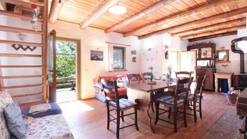 Chalet | Dining