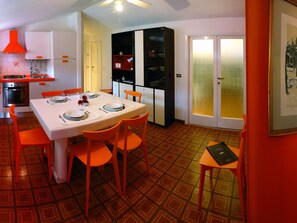 Dining - Escape in Central Cattolica (Cattolica)