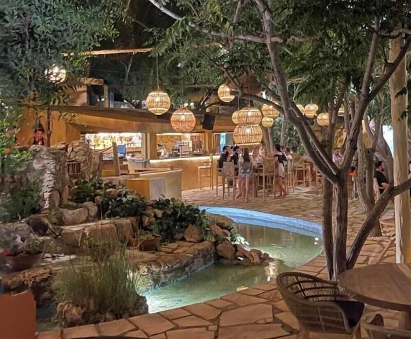 Outdoor dining - Marlita Beach Hotel Apartments (Paralimni)