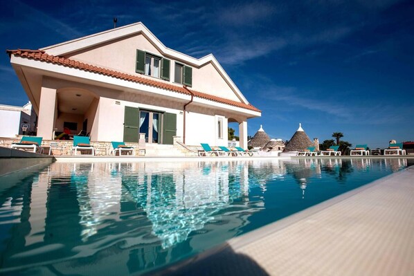 Villa | Front of property