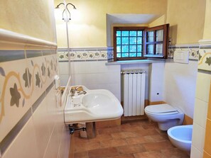 Bathroom - Belvilla by OYO Olmo (Gambassi Terme)