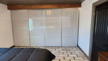 1 bedroom, desk, iron/ironing board, WiFi