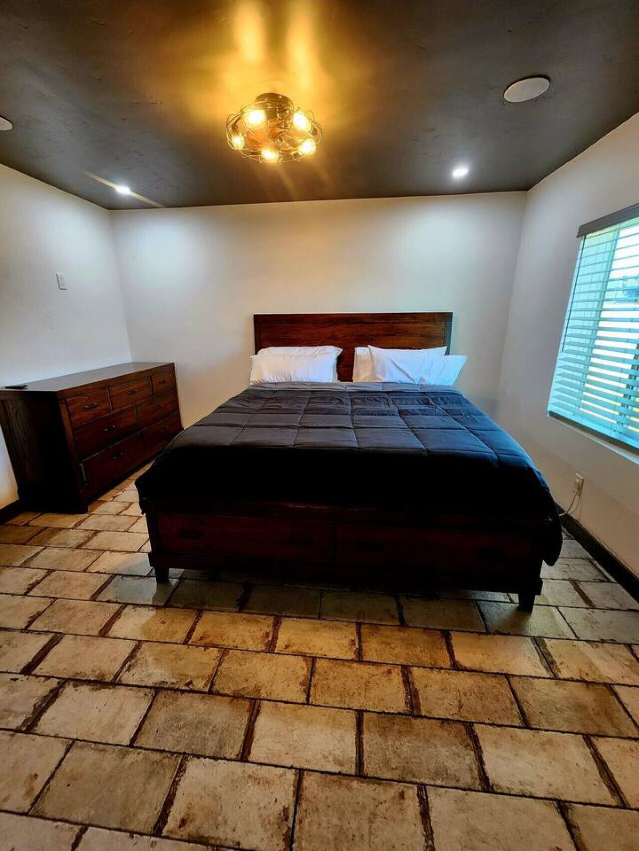 1 bedroom, desk, iron/ironing board, WiFi