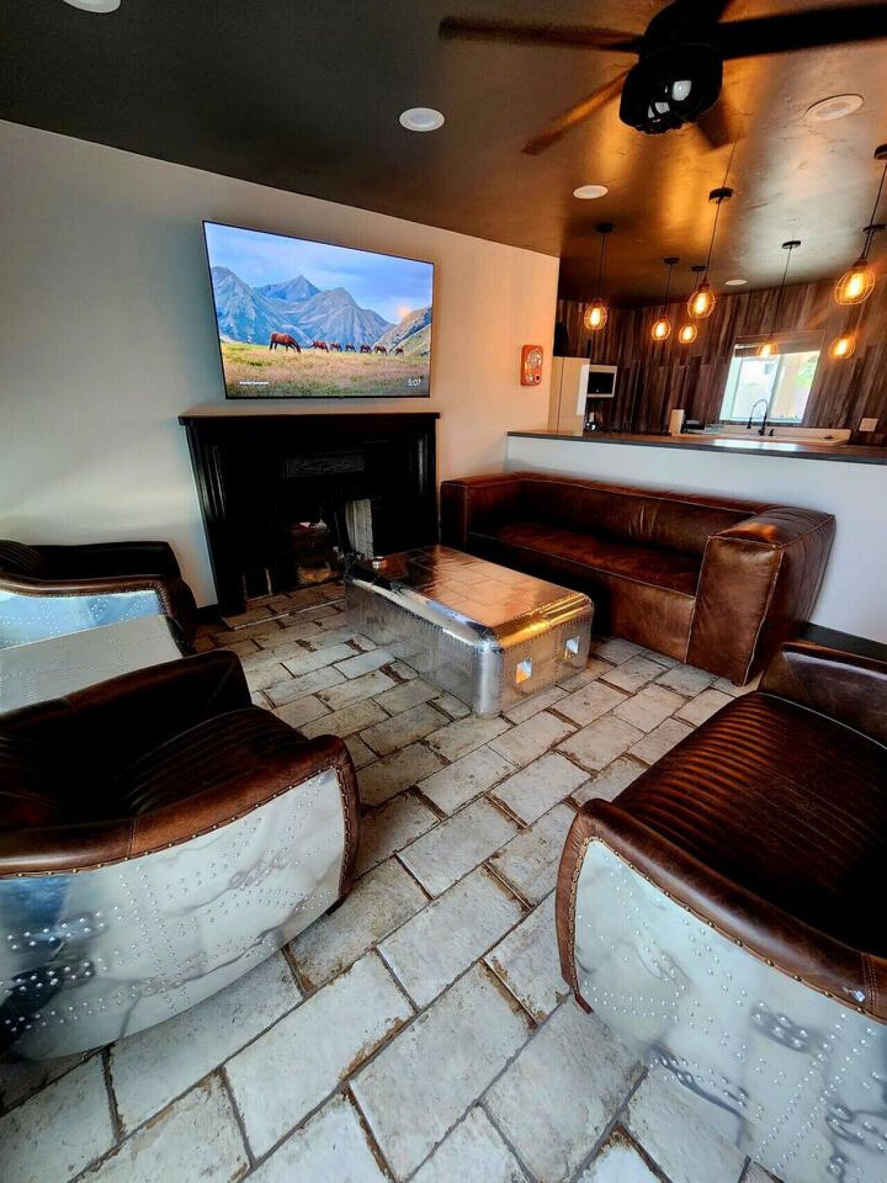 TV, fireplace, offices