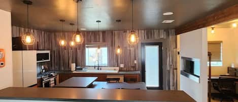 TV, fireplace, offices