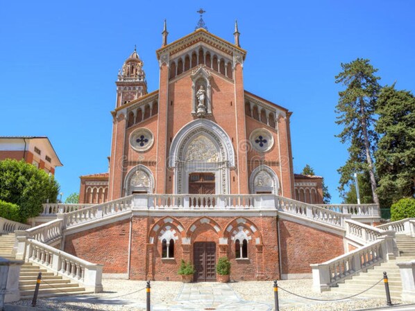 A historic church with a central dome, arched windows, and a bell tower. - Coastal Retreat in Cattolica (Cattolica)