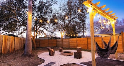 SSea Studio · Designer Oasis: King Bed | Backyard
