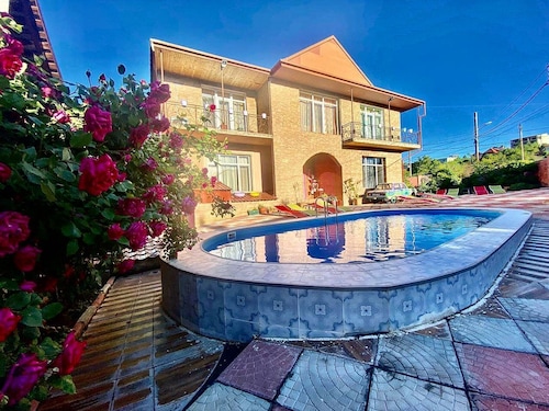 Villa with swiming pool