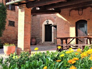 House | Outdoor dining - Farmhouse in Castelfiorentino With Pool (Castelfiorentino)