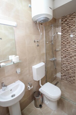 Bathroom - Cingo Hotel (Ohrid)
