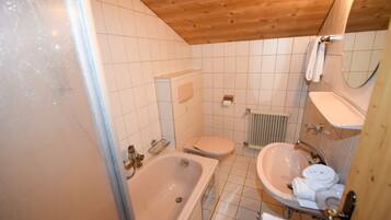 Dusche, Handtücher, Toilettenpapier