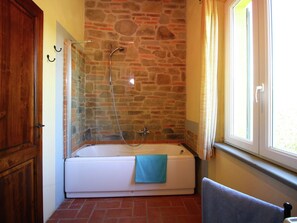 Bathroom - Belvilla by OYO Villa Lucignano (Lucignano)