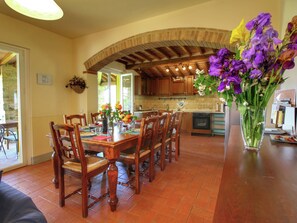 House | Dining - Belvilla by OYO Villa Lucignano (Lucignano)