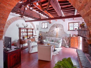 Casa | Soggiorno | Caminetto, lettore DVD