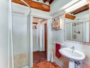 Bathroom - Holiday Home in Marciano Della Chiana With a Private Pool (Marciano della Chiana)